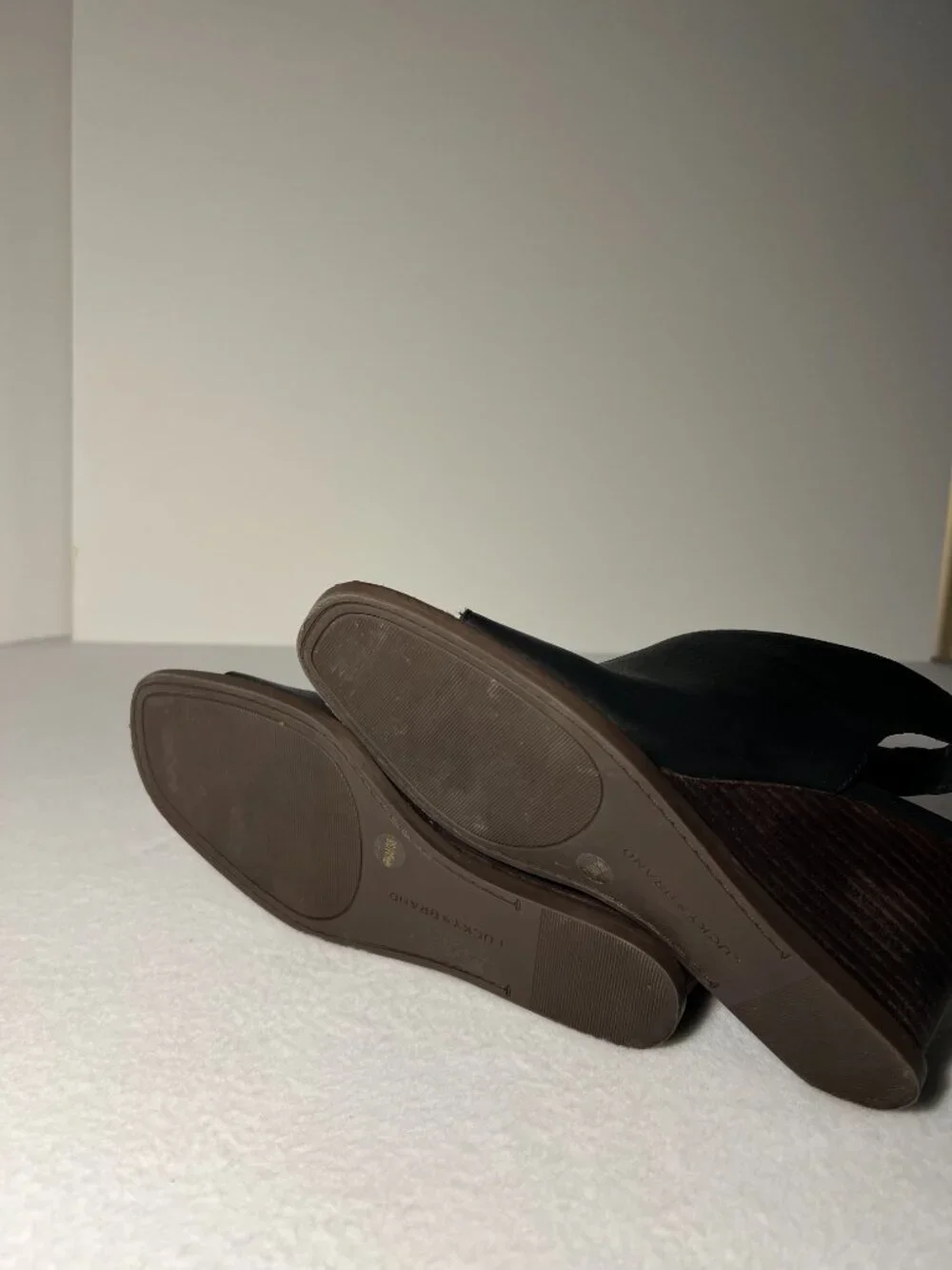 Lucky Brand Women’s 7.5M Black Lordyn Slingback Wedge Leather Open-Toe Peep Heel